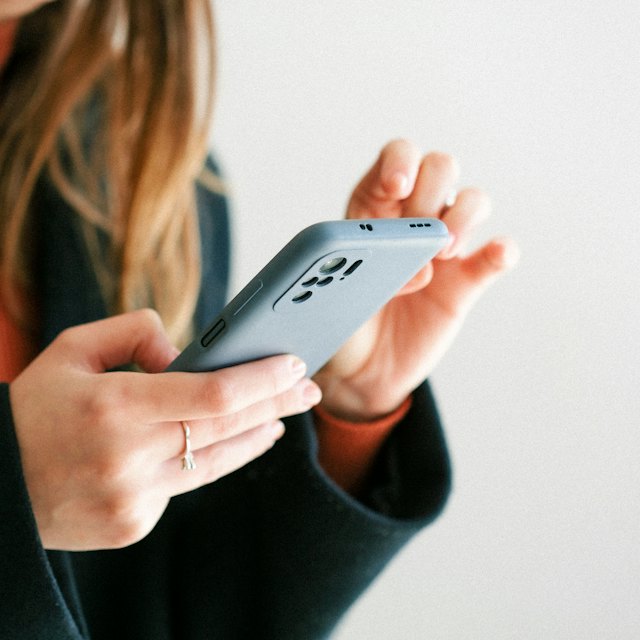 Person signing up on a phone